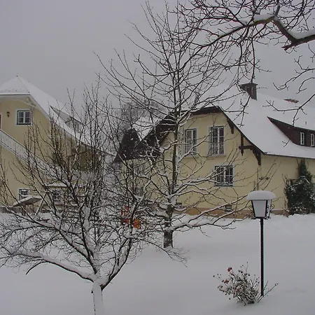 Landhaus Strussnighof بيت ضيافة Pörtschach am Wörthersee