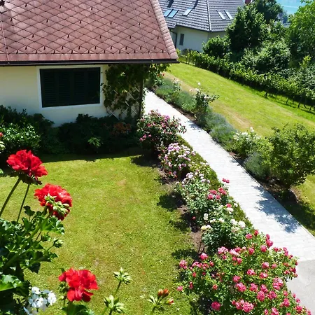 Landhaus Strussnighof بيت ضيافة 3*