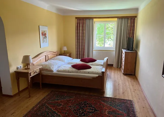 בית הארחה Strussnighof 3*