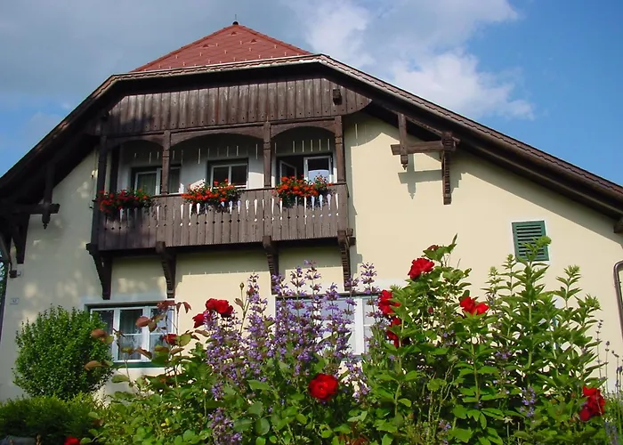 Strussnighof בית הארחה